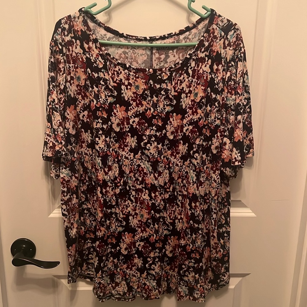 Lane Bryant flowered  fitted crew tee
